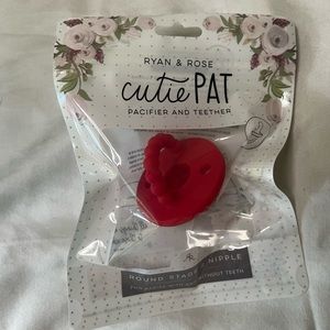 🌼2/$15 3/$20🌼 Ryan & Rose CUTIE PATS (PACIFIER
+ TEETHER) Round size 2 nipple
